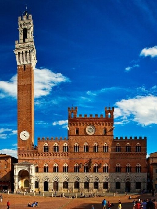 Palazzo Pubblico and the Torre del Mangia on Piazza del Campo, Siena